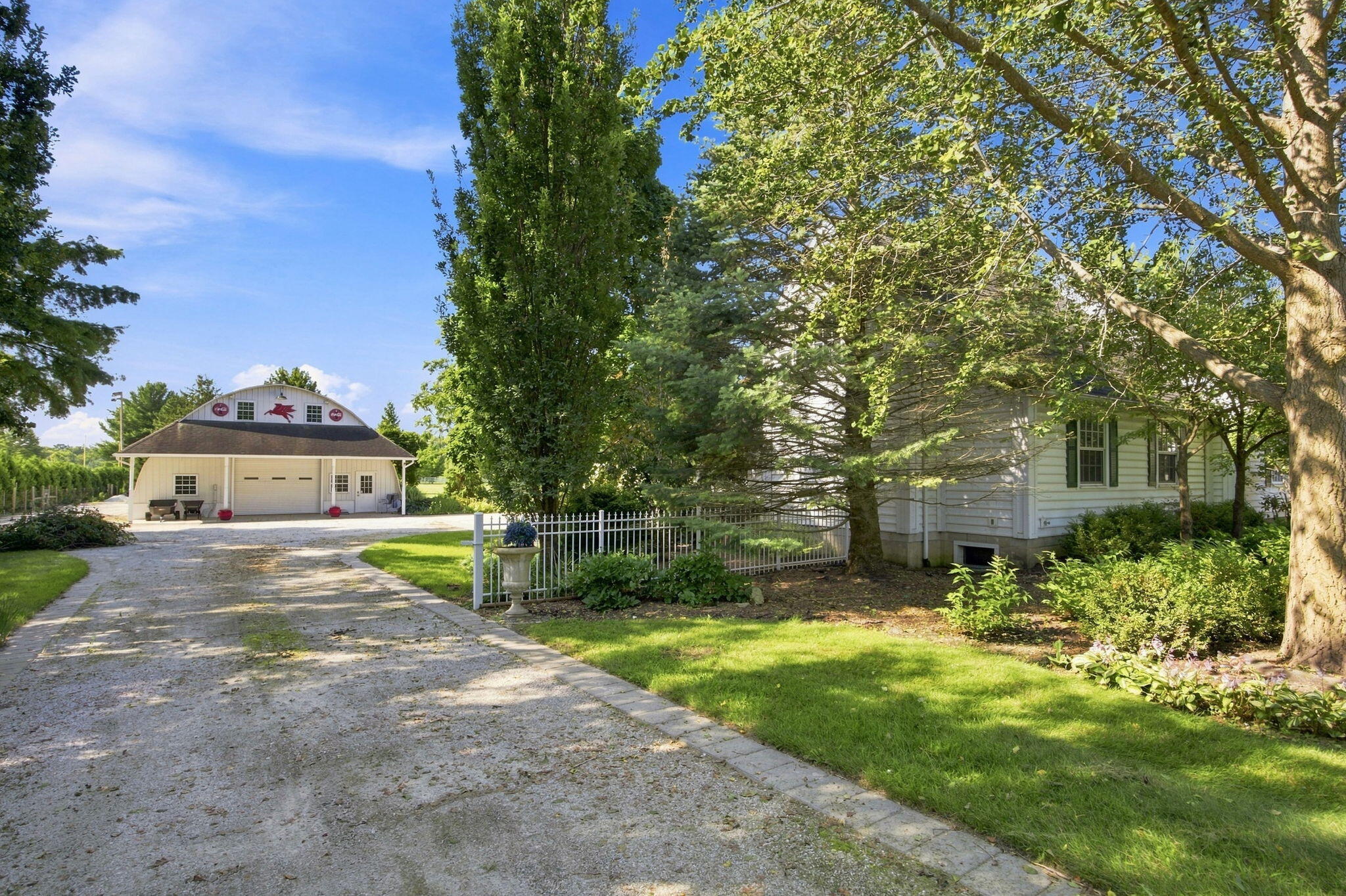 827 W Clark Street