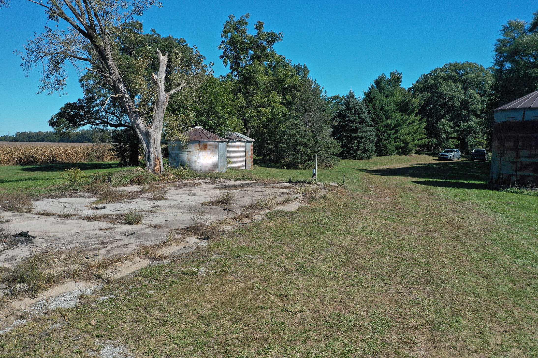 7406 County Rd 60 E