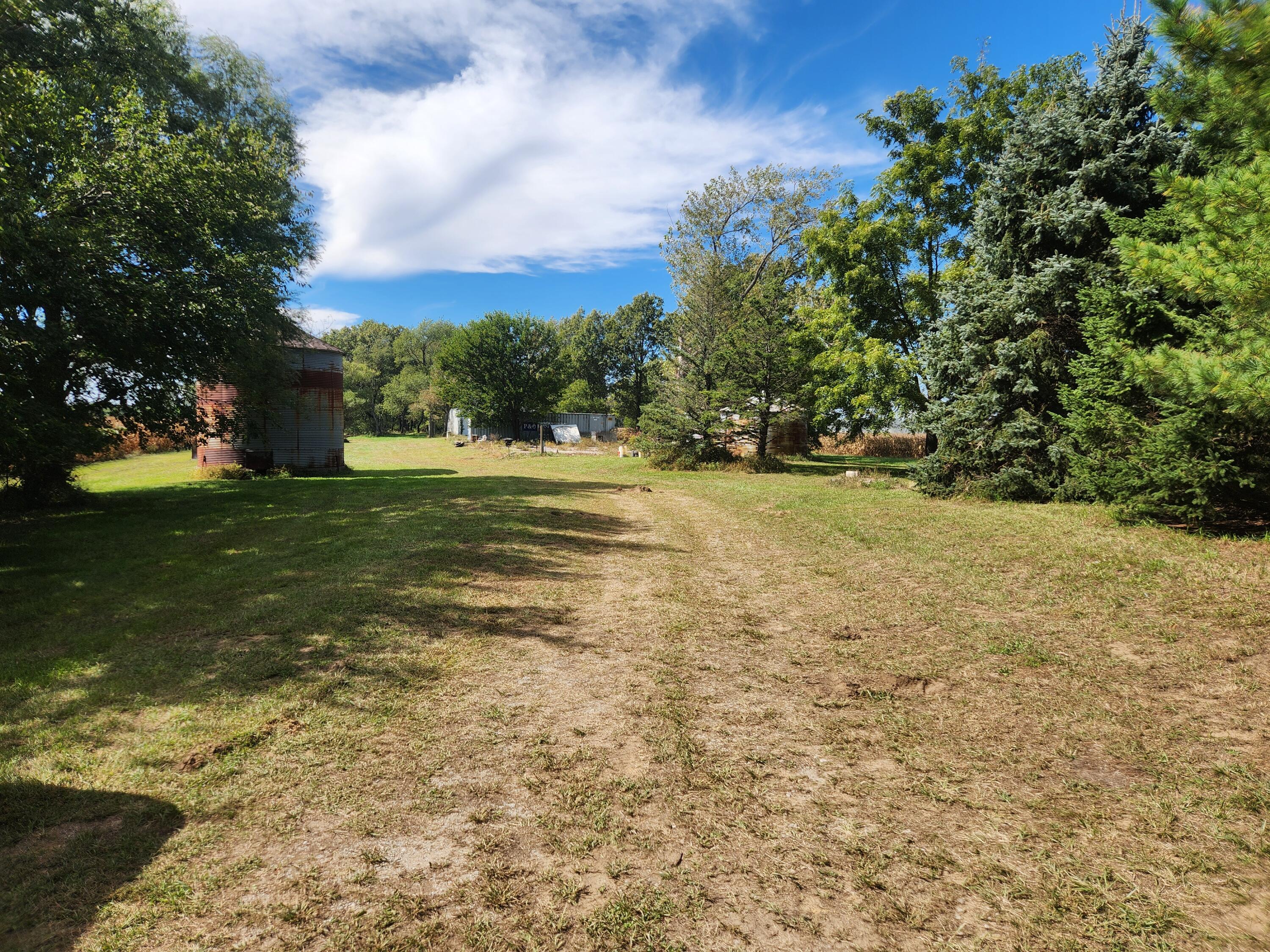 7406 County Rd 60 E