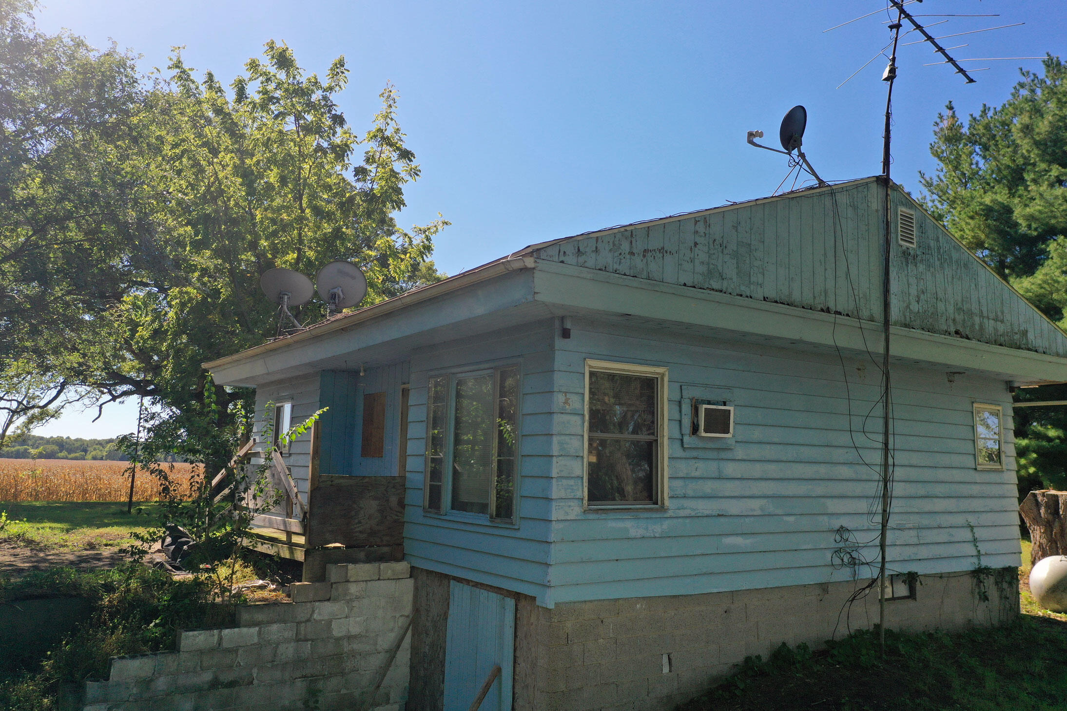 7406 County Rd 60 E