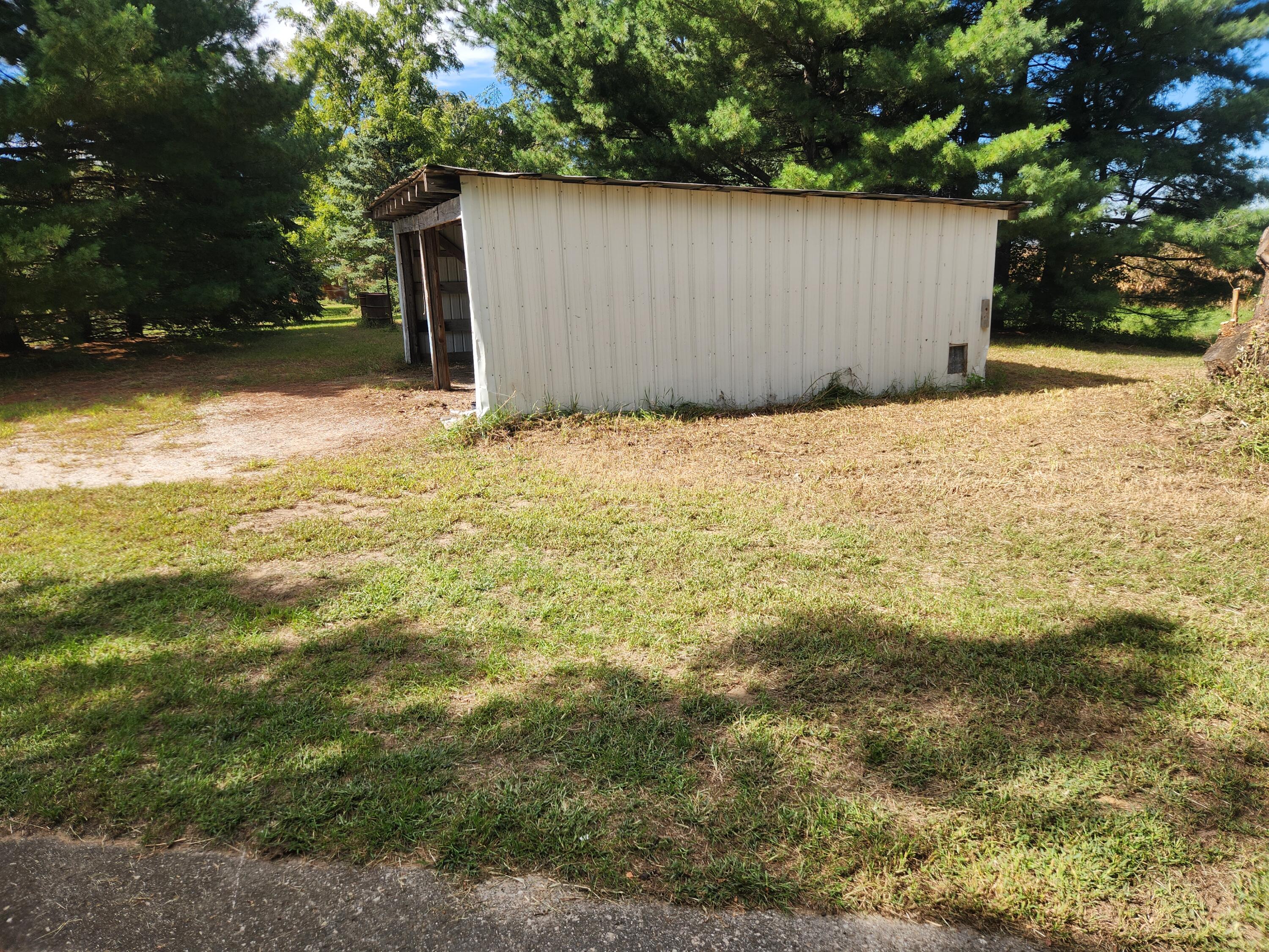 7406 County Rd 60 E