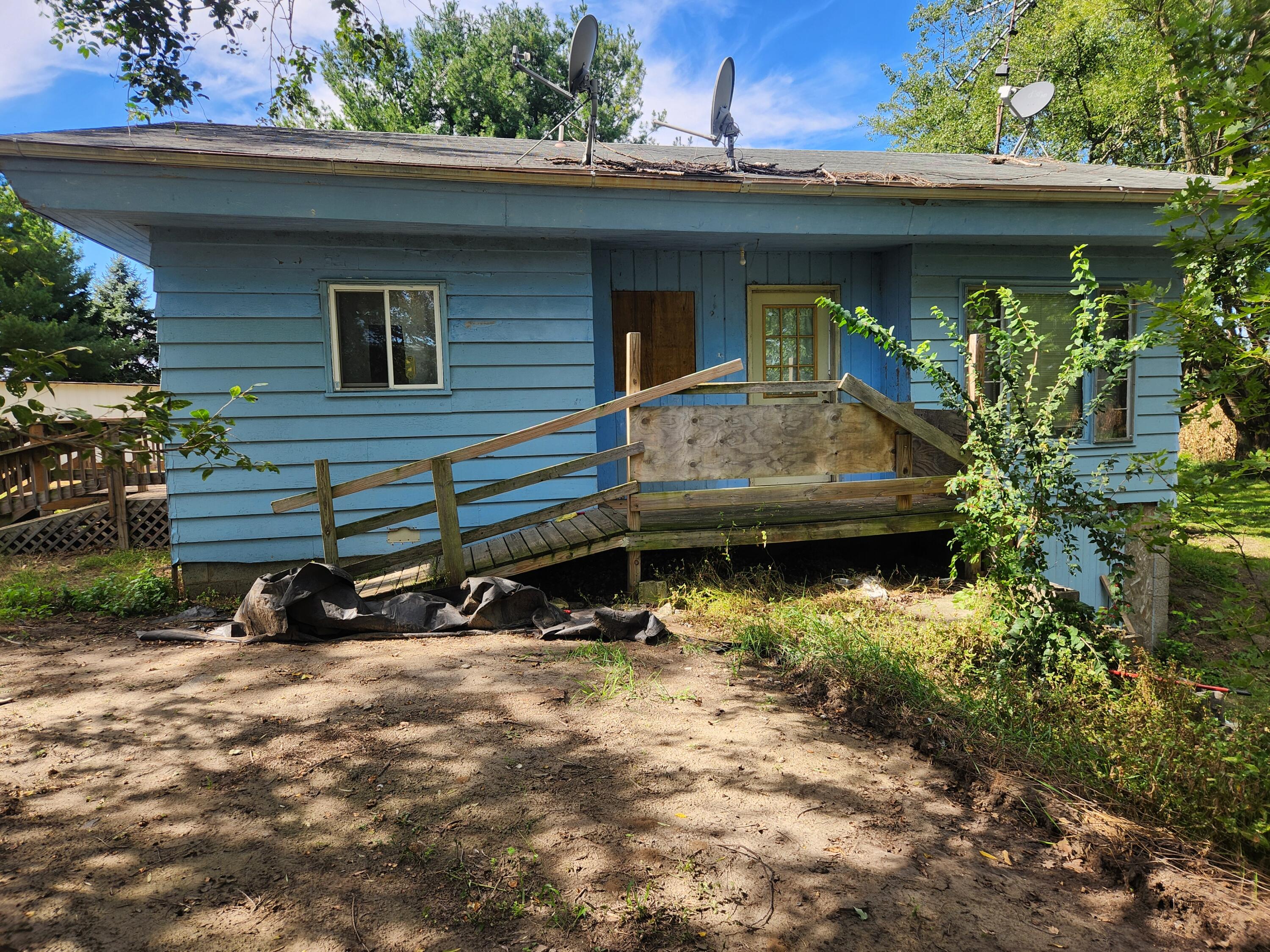 7406 County Rd 60 E