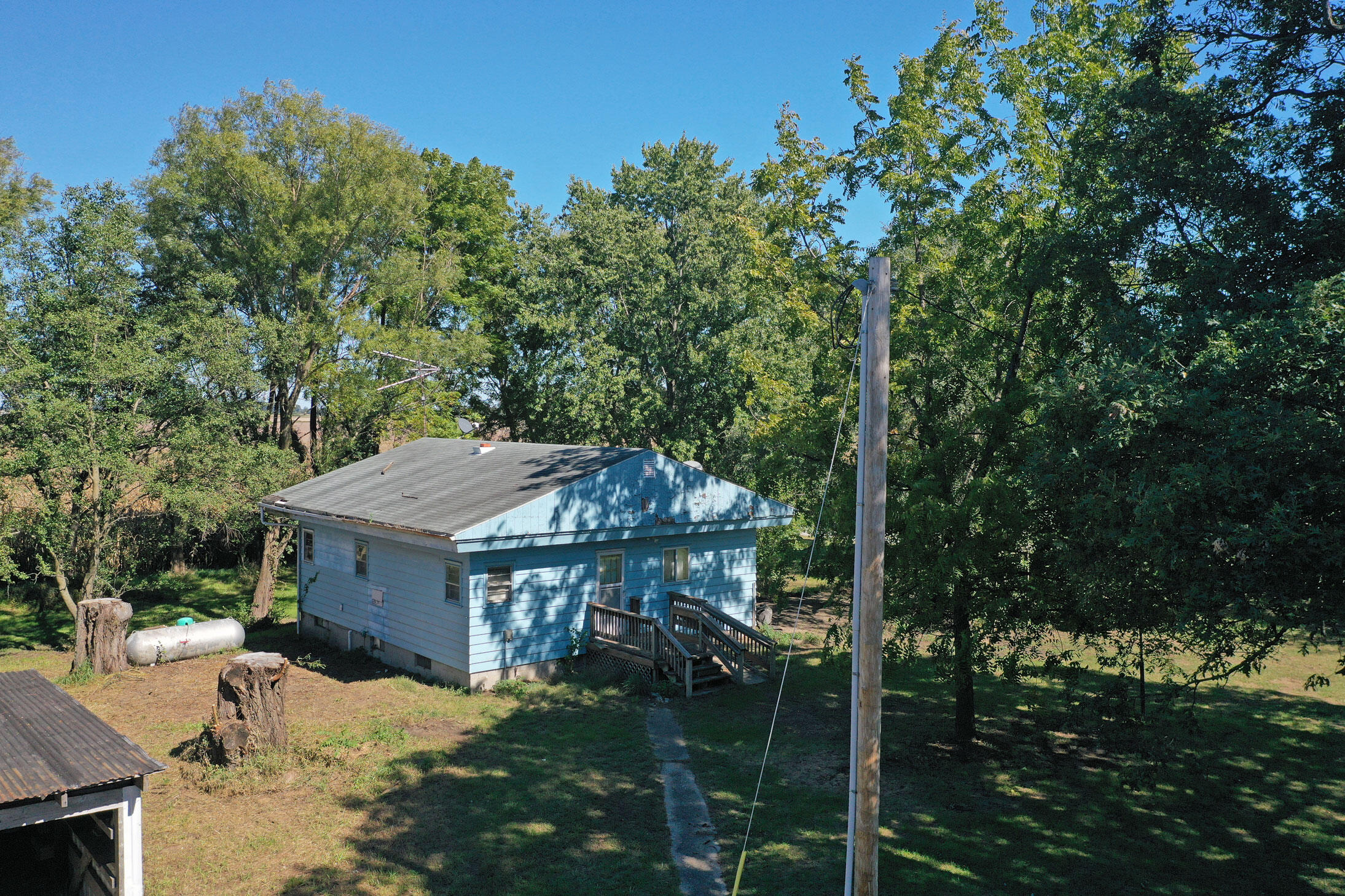 7406 County Rd 60 E