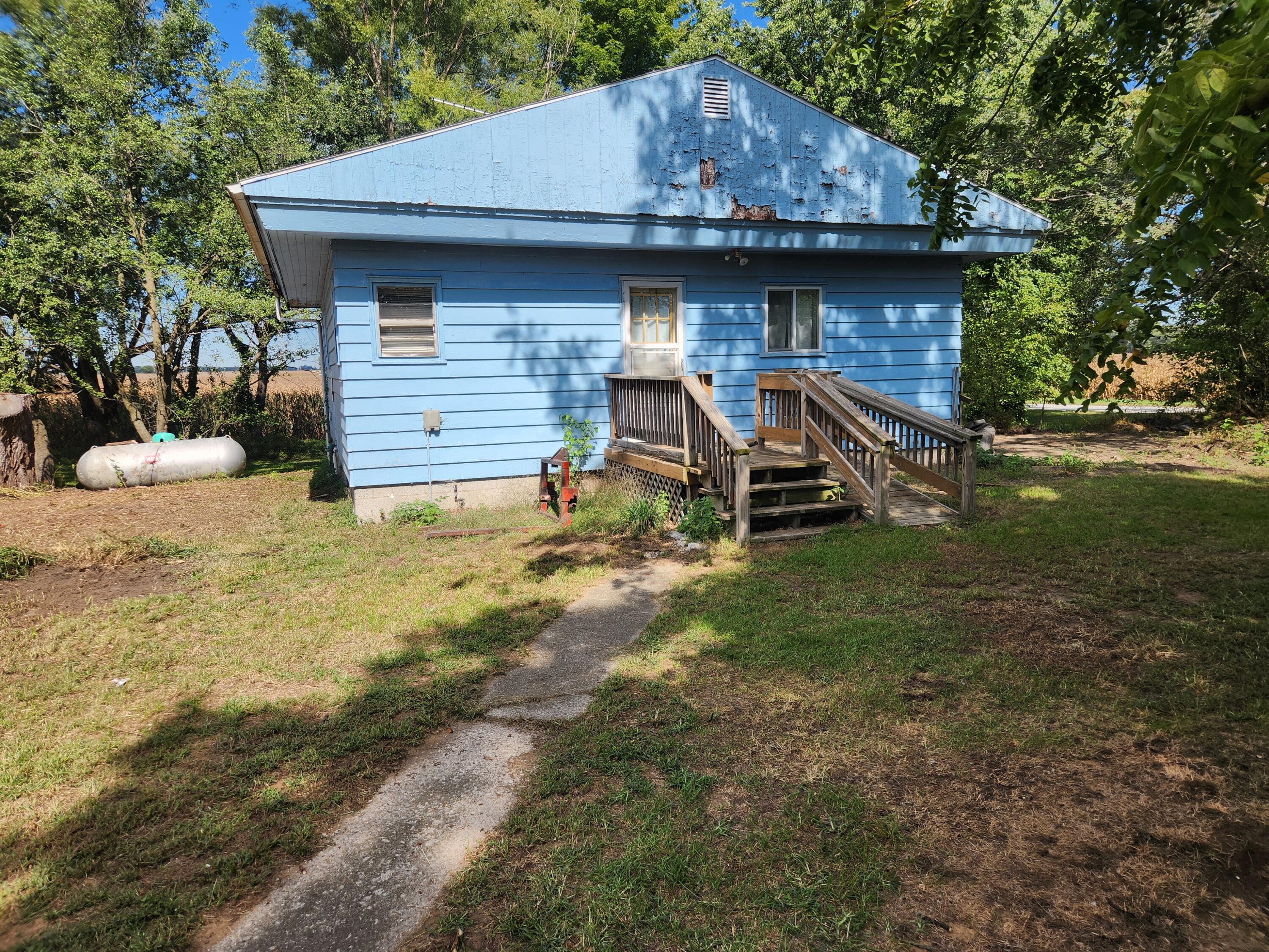 7406 County Rd 60 E