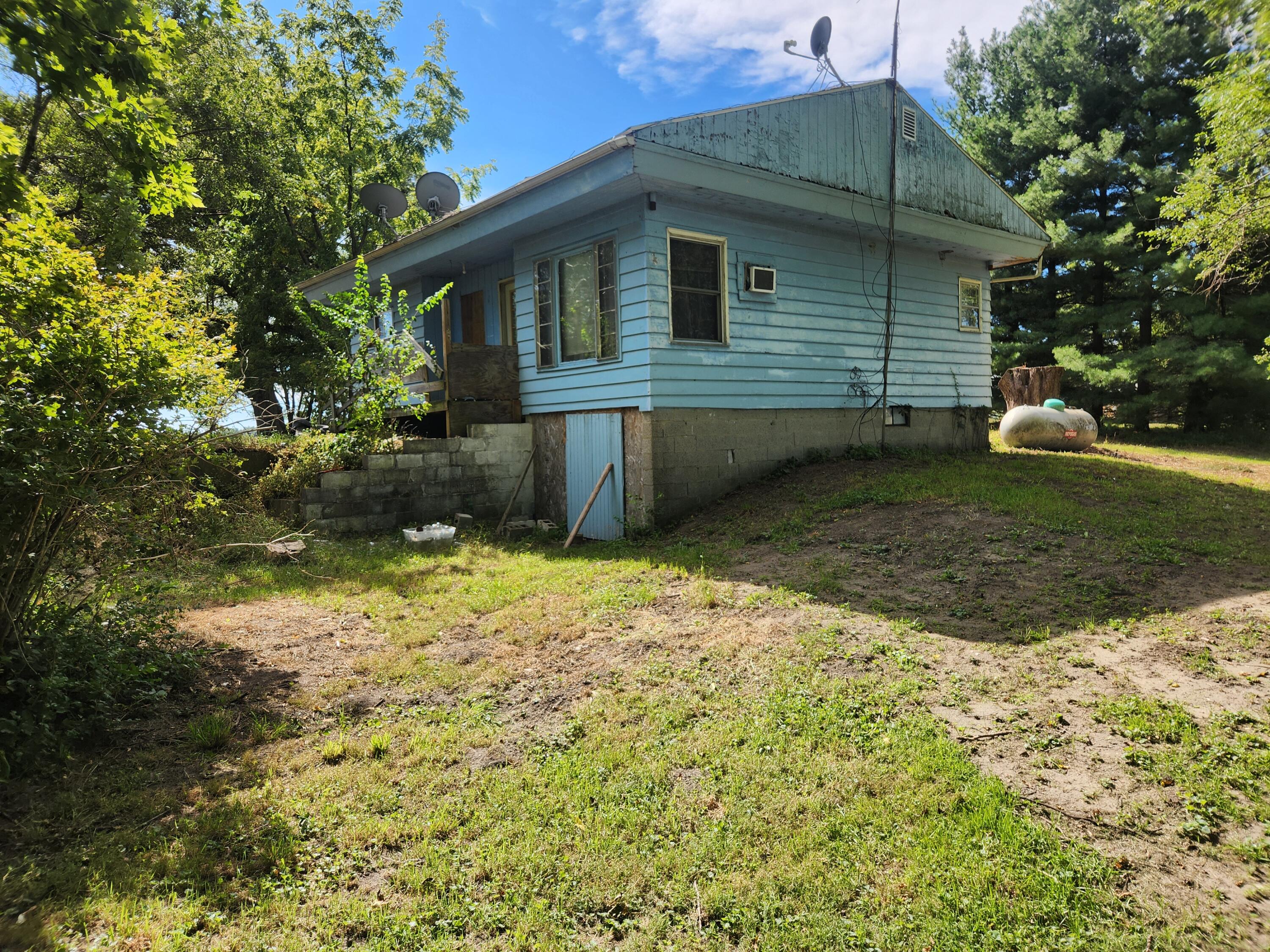 7406 County Rd 60 E