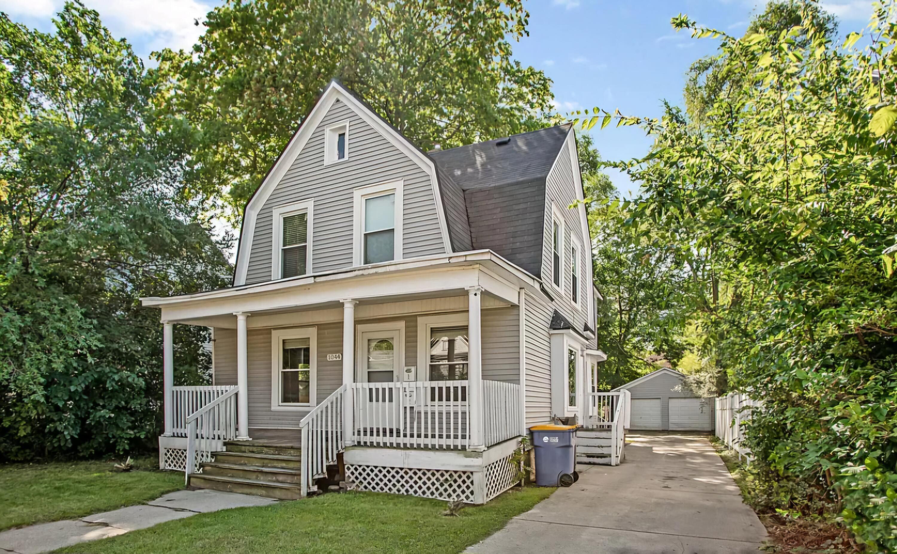 1044 SE Thomas