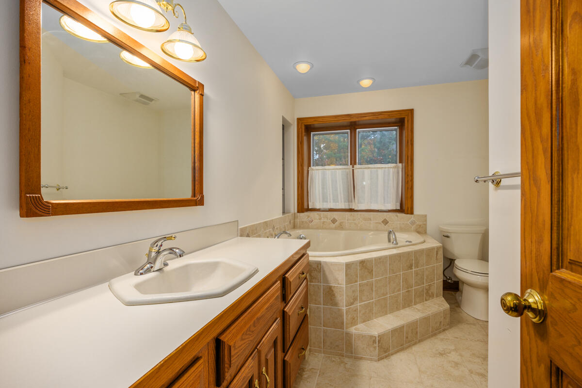 3236 Riverwoods Drive NE