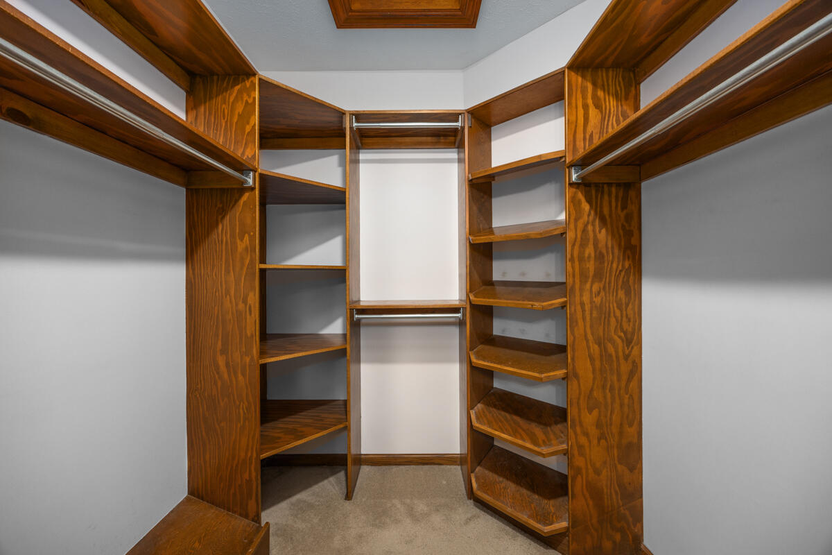 3236 Riverwoods Drive NE