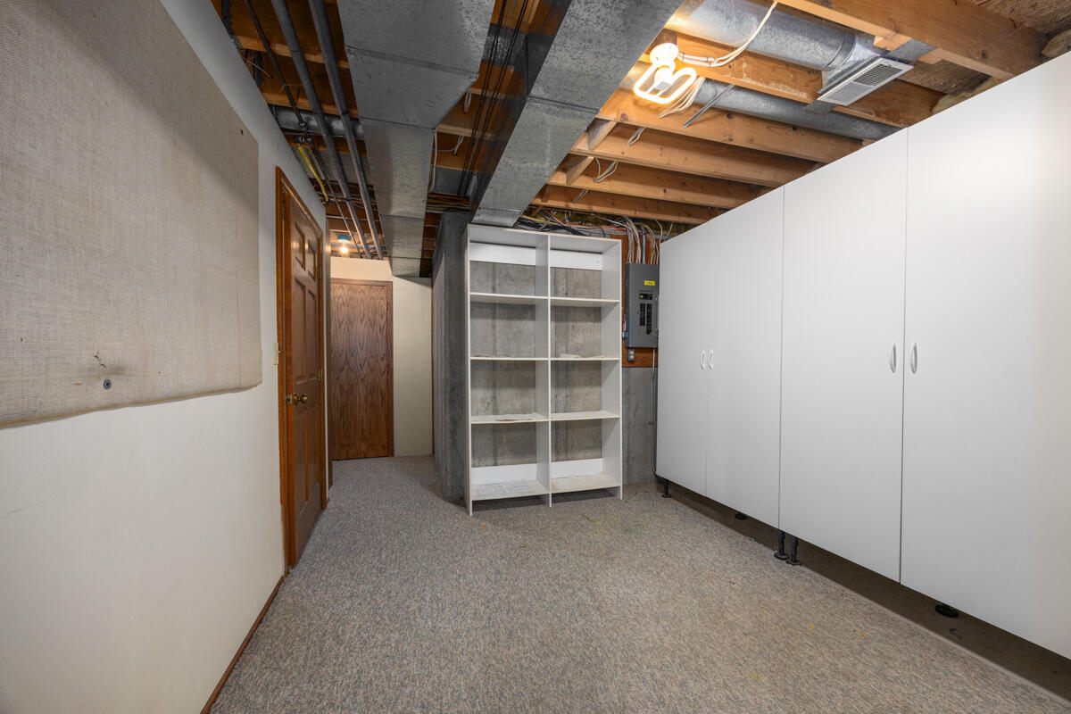 3236 Riverwoods Drive NE