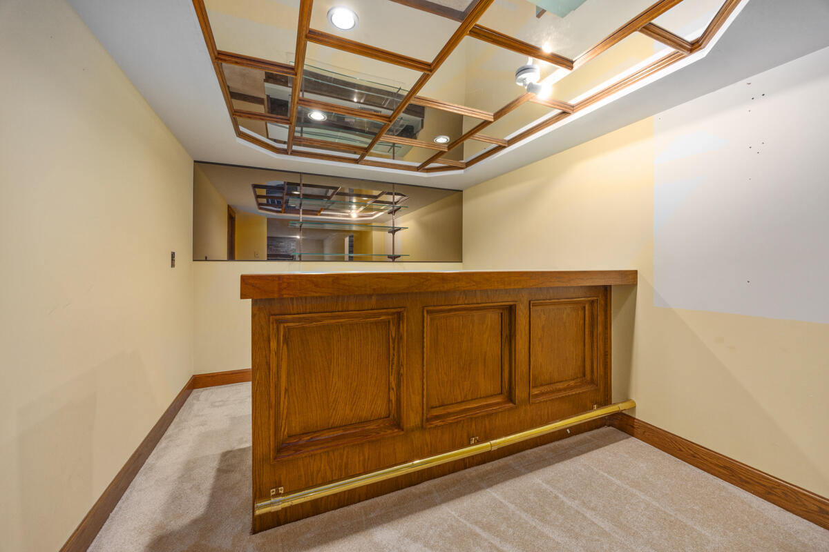 3236 Riverwoods Drive NE