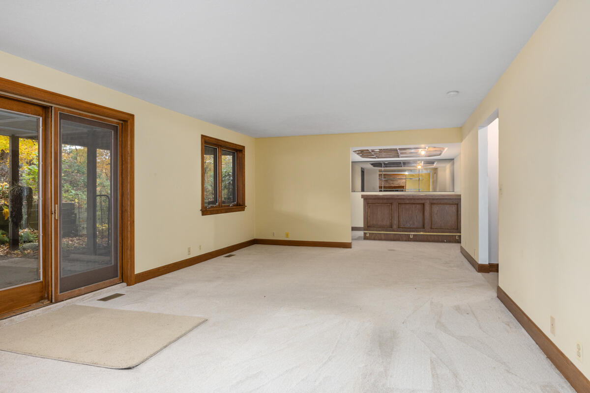 3236 Riverwoods Drive NE