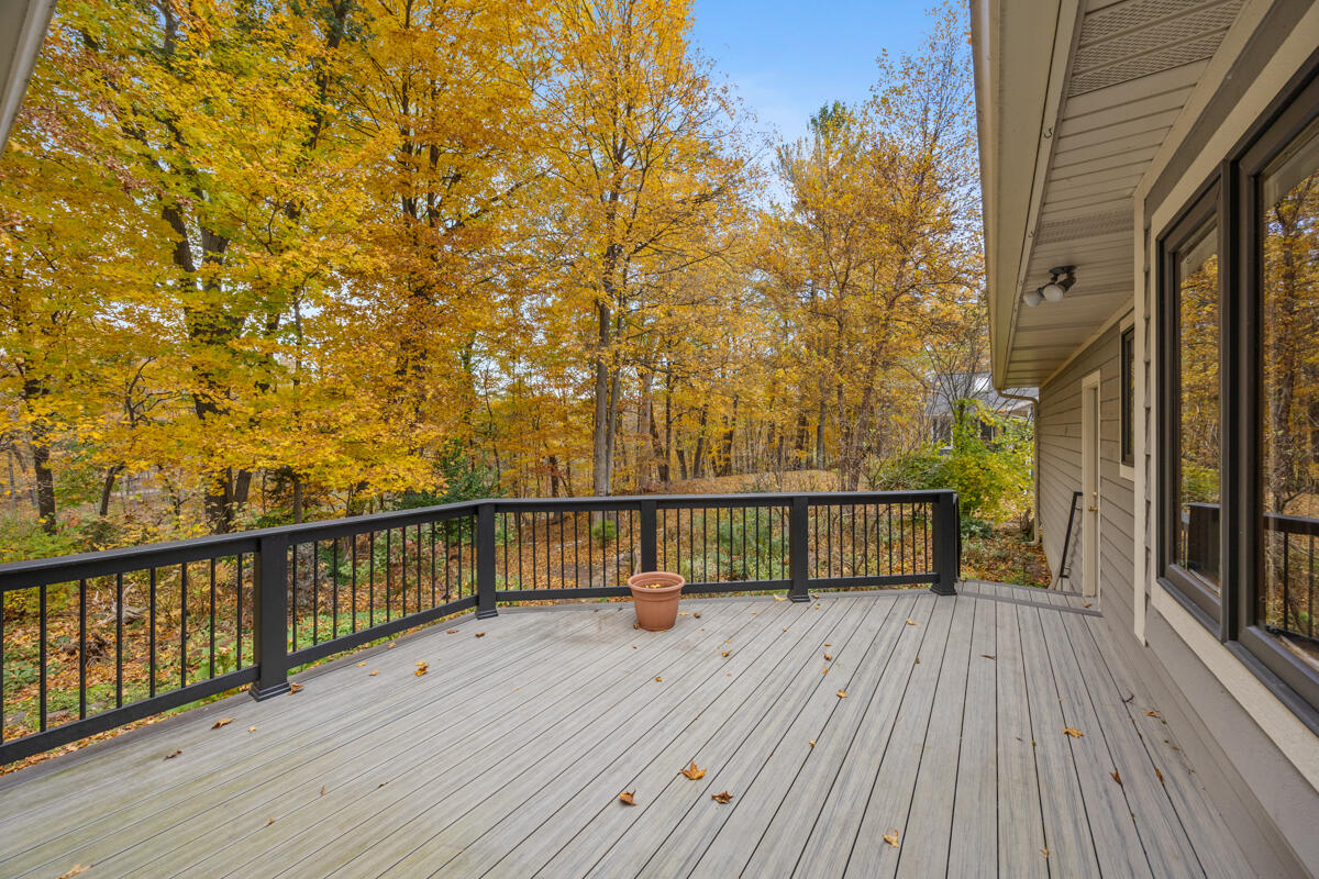 3236 Riverwoods Drive NE