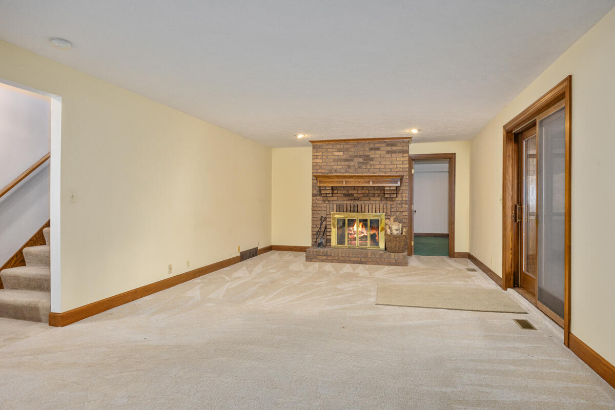 3236 Riverwoods Drive NE