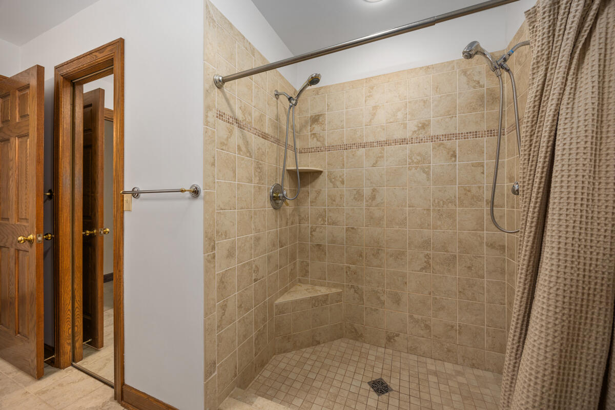 3236 Riverwoods Drive NE