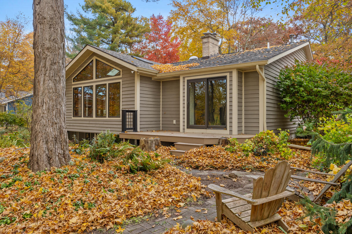 3236 Riverwoods Drive NE