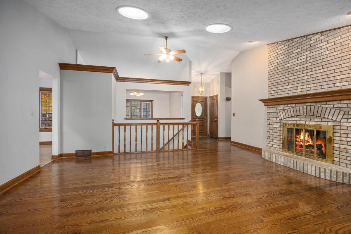 3236 Riverwoods Drive NE