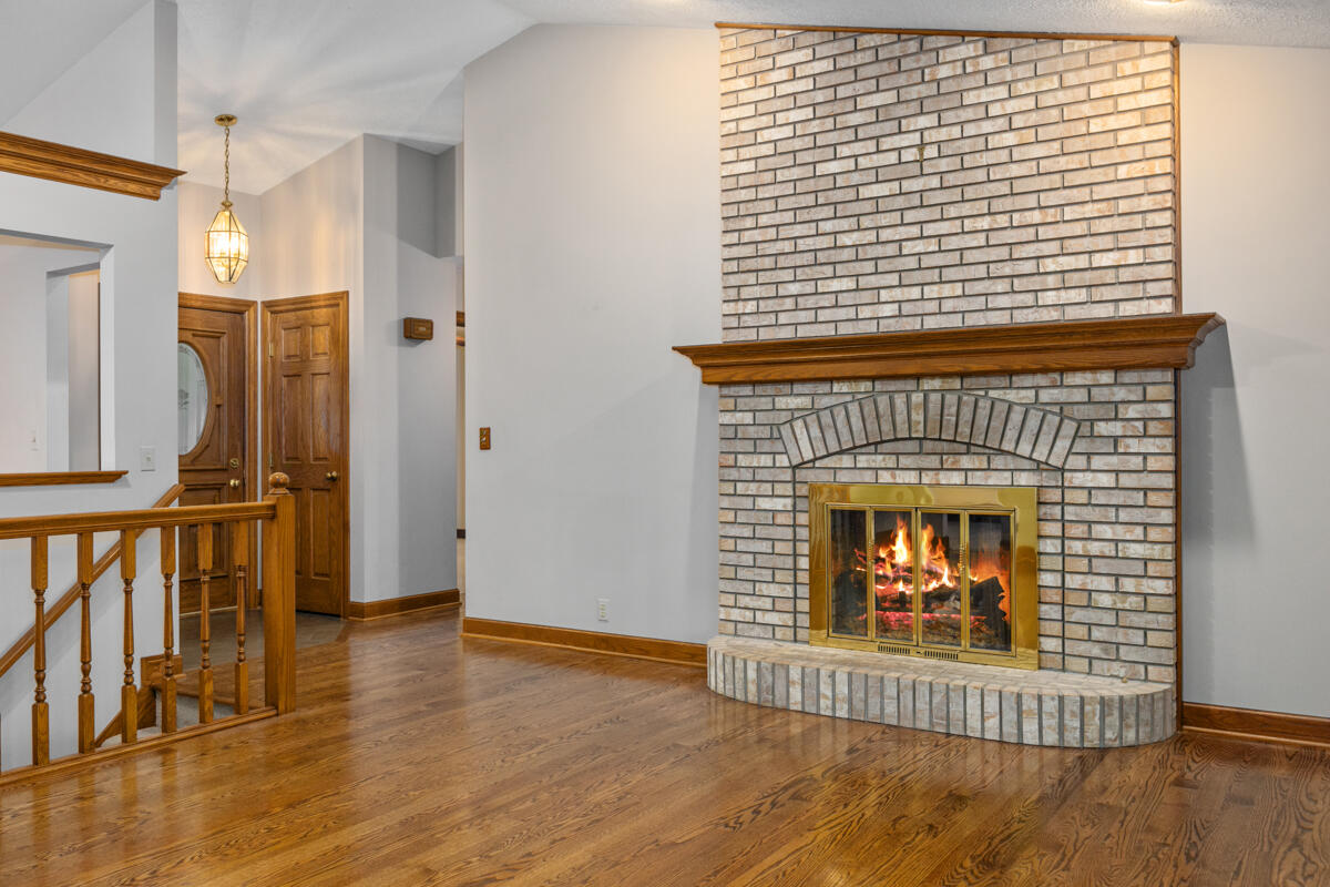 3236 Riverwoods Drive NE