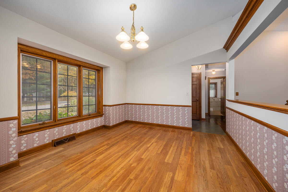 3236 Riverwoods Drive NE