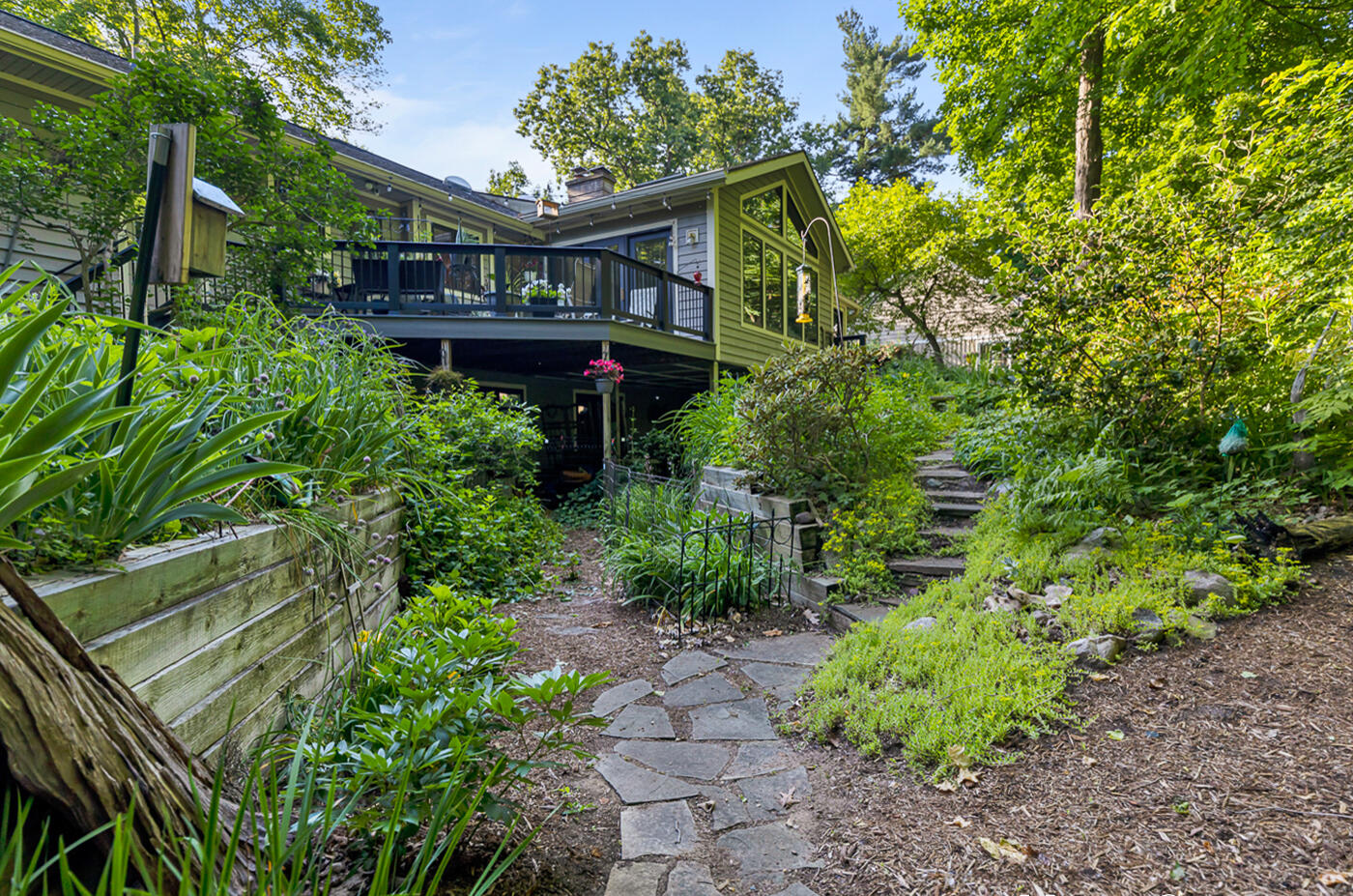 3236 Riverwoods Drive NE