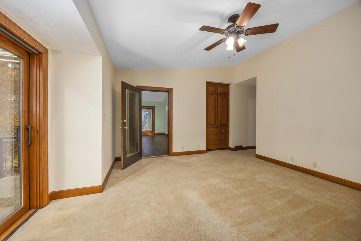 3236 Riverwoods Drive NE