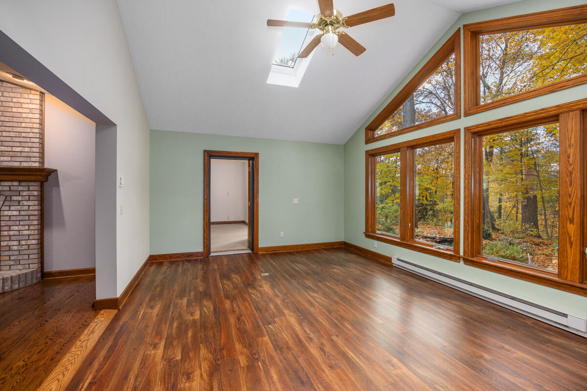 3236 Riverwoods Drive NE