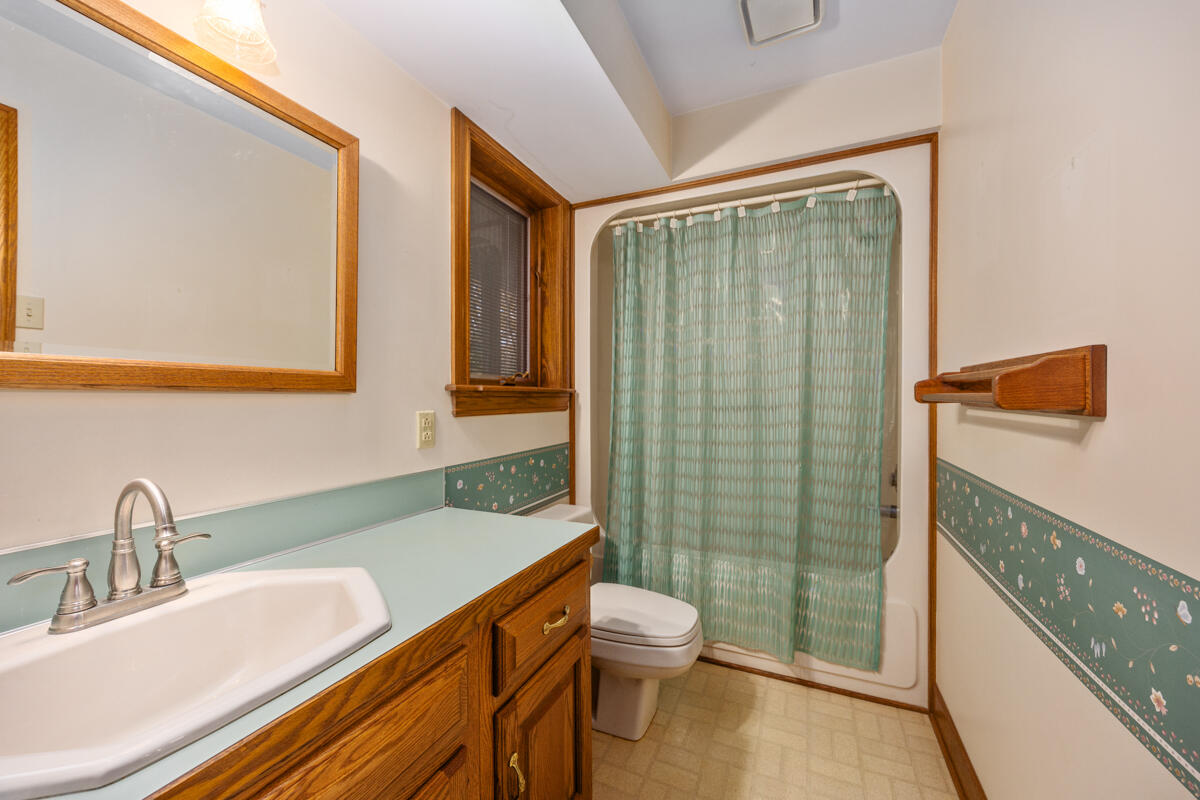 3236 Riverwoods Drive NE