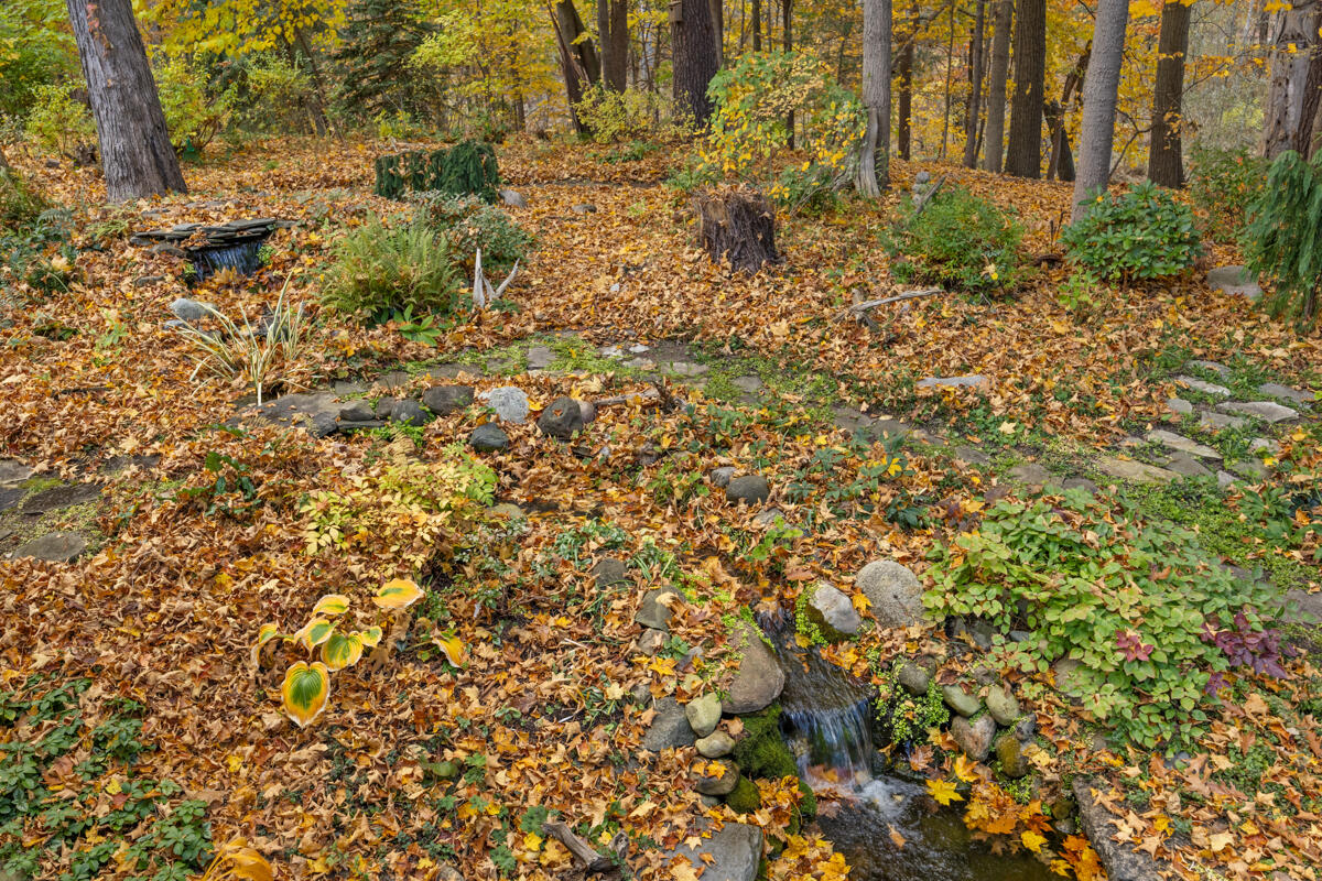 3236 Riverwoods Drive NE