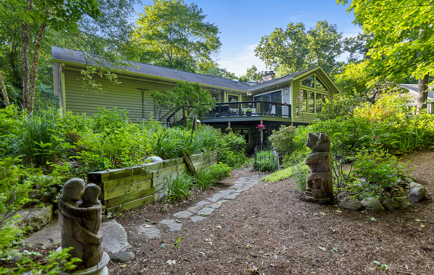 3236 Riverwoods Drive NE