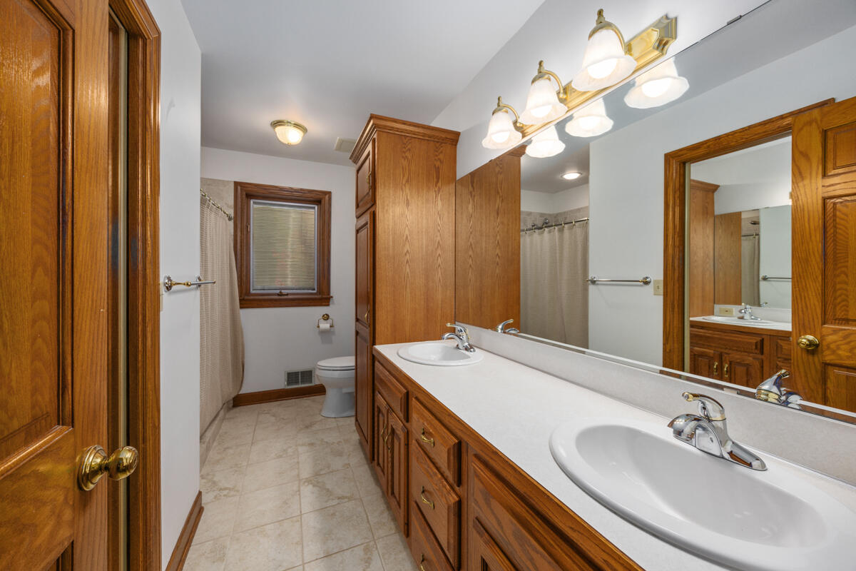 3236 Riverwoods Drive NE