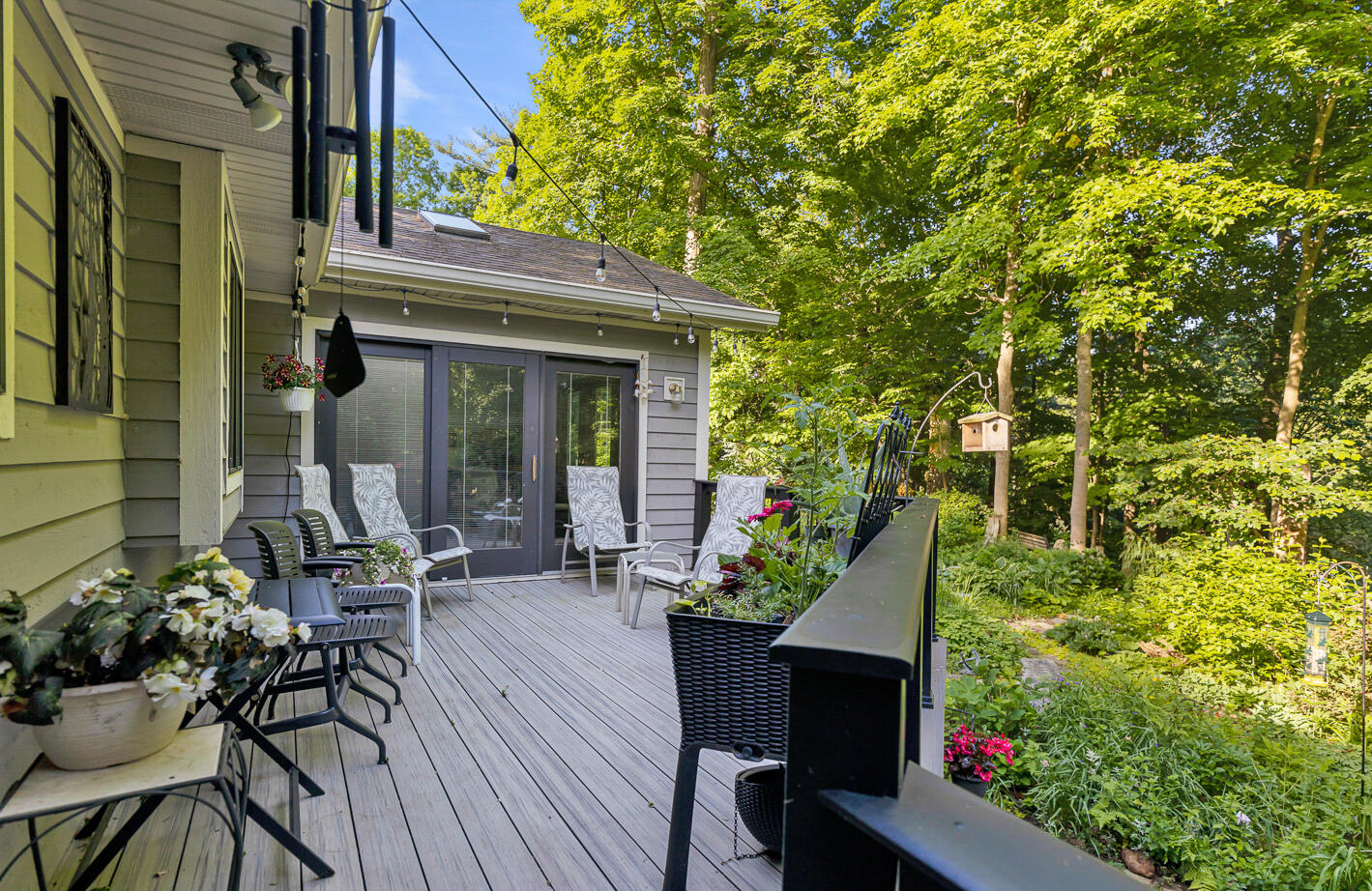 3236 Riverwoods Drive NE