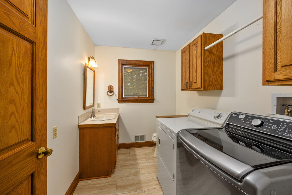 3236 Riverwoods Drive NE