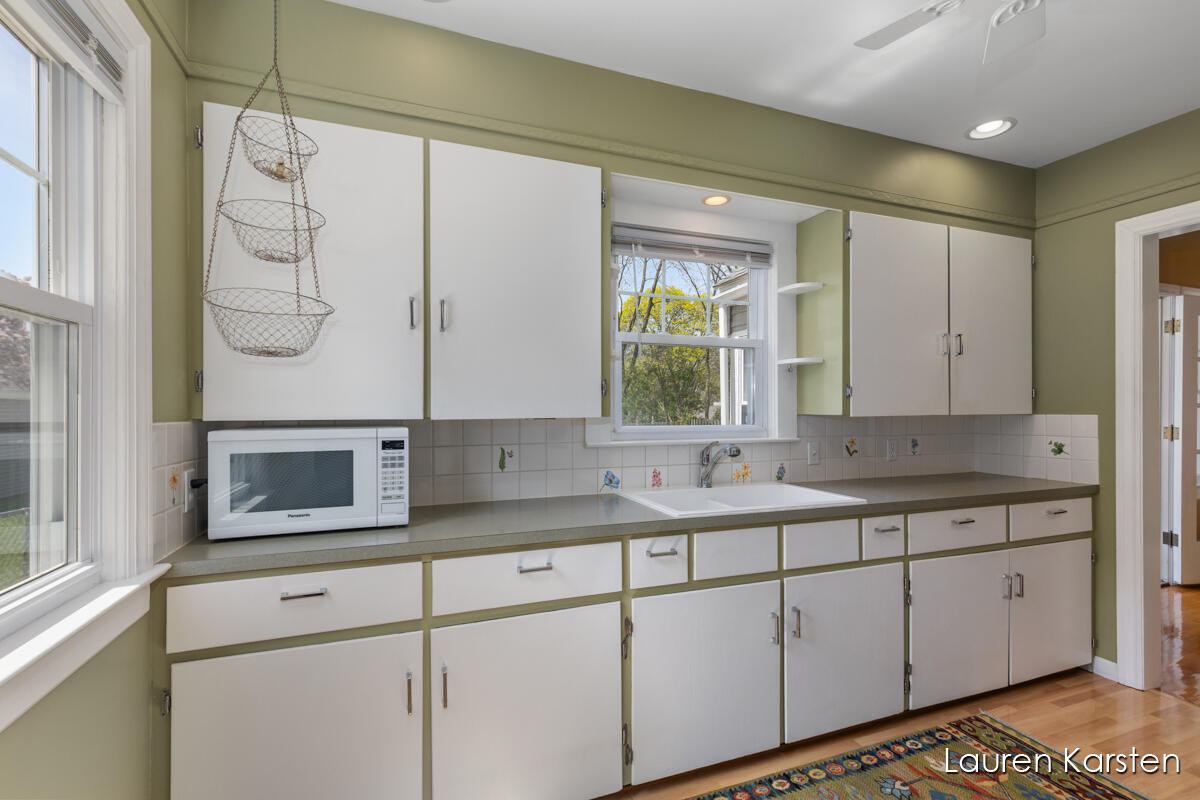 309 Lawndale Avenue NE