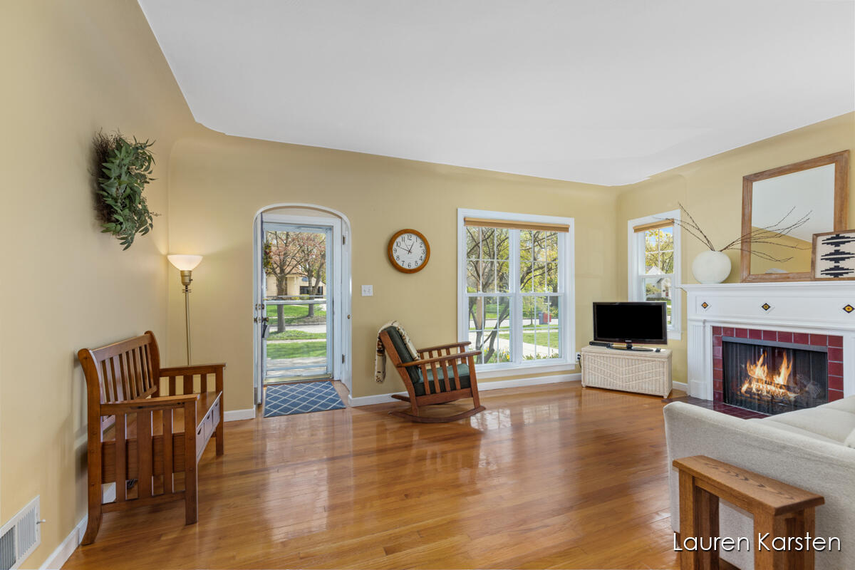 309 Lawndale Avenue NE