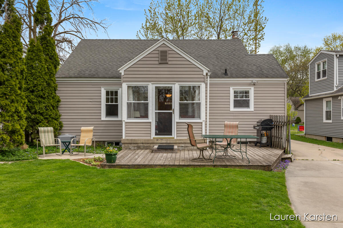 309 Lawndale Avenue NE