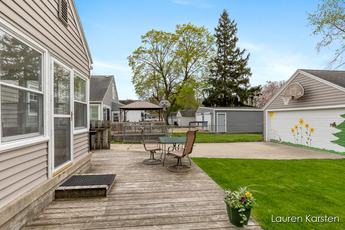 309 Lawndale Avenue NE