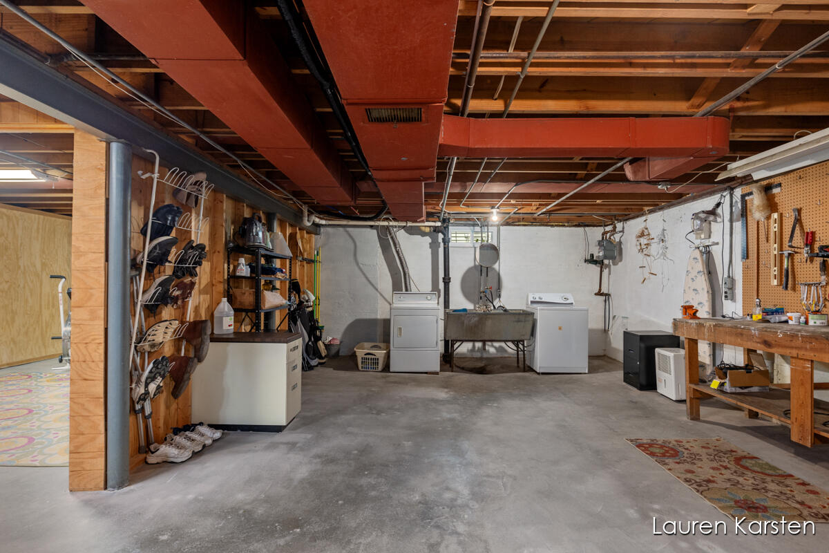 309 Lawndale Avenue NE