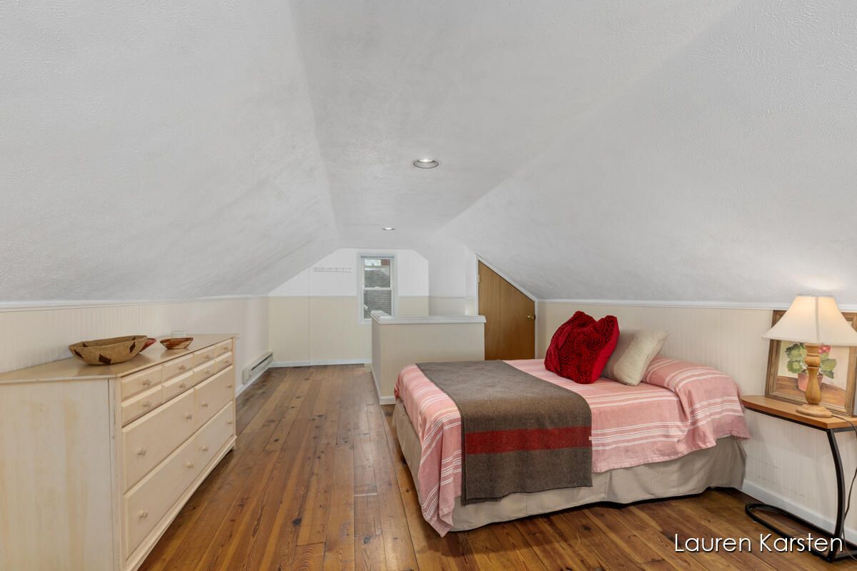 309 Lawndale Avenue NE
