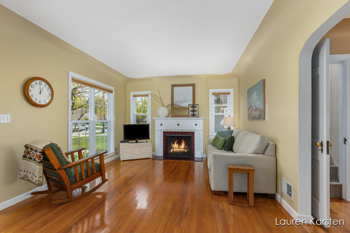 309 Lawndale Avenue NE