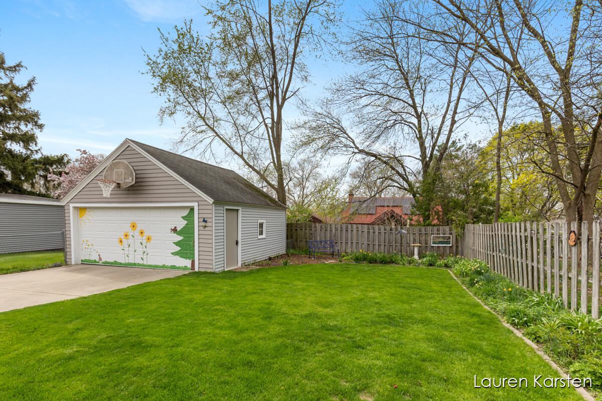309 Lawndale Avenue NE