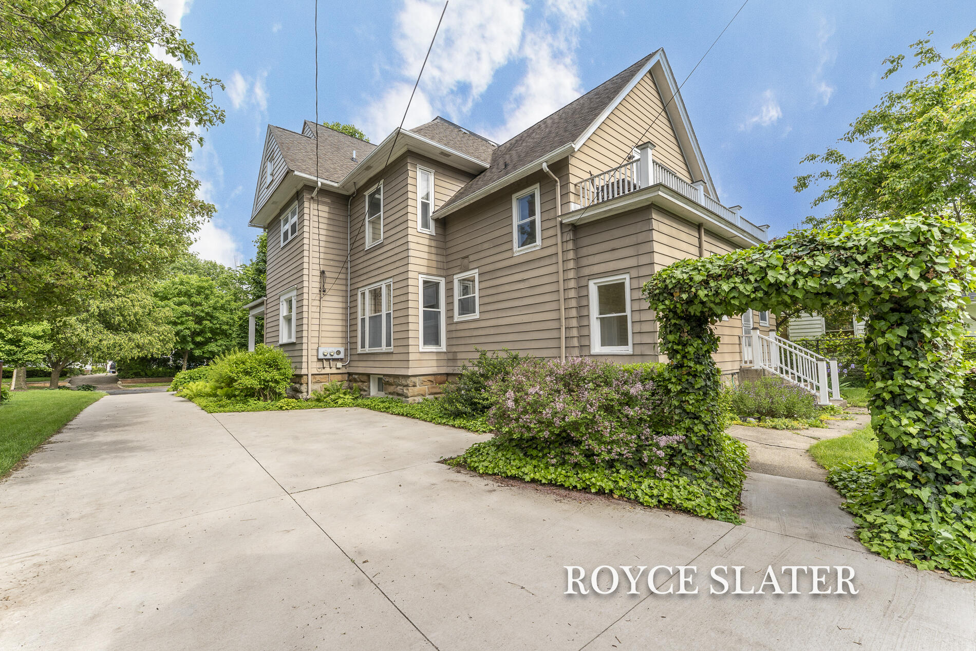 525 College Avenue SE