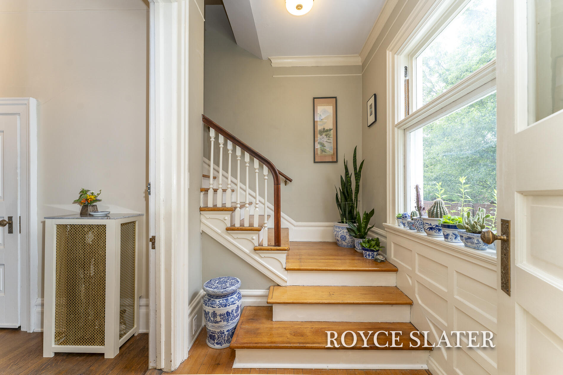 525 College Avenue SE