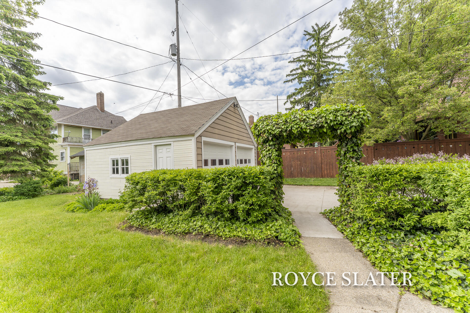 525 College Avenue SE