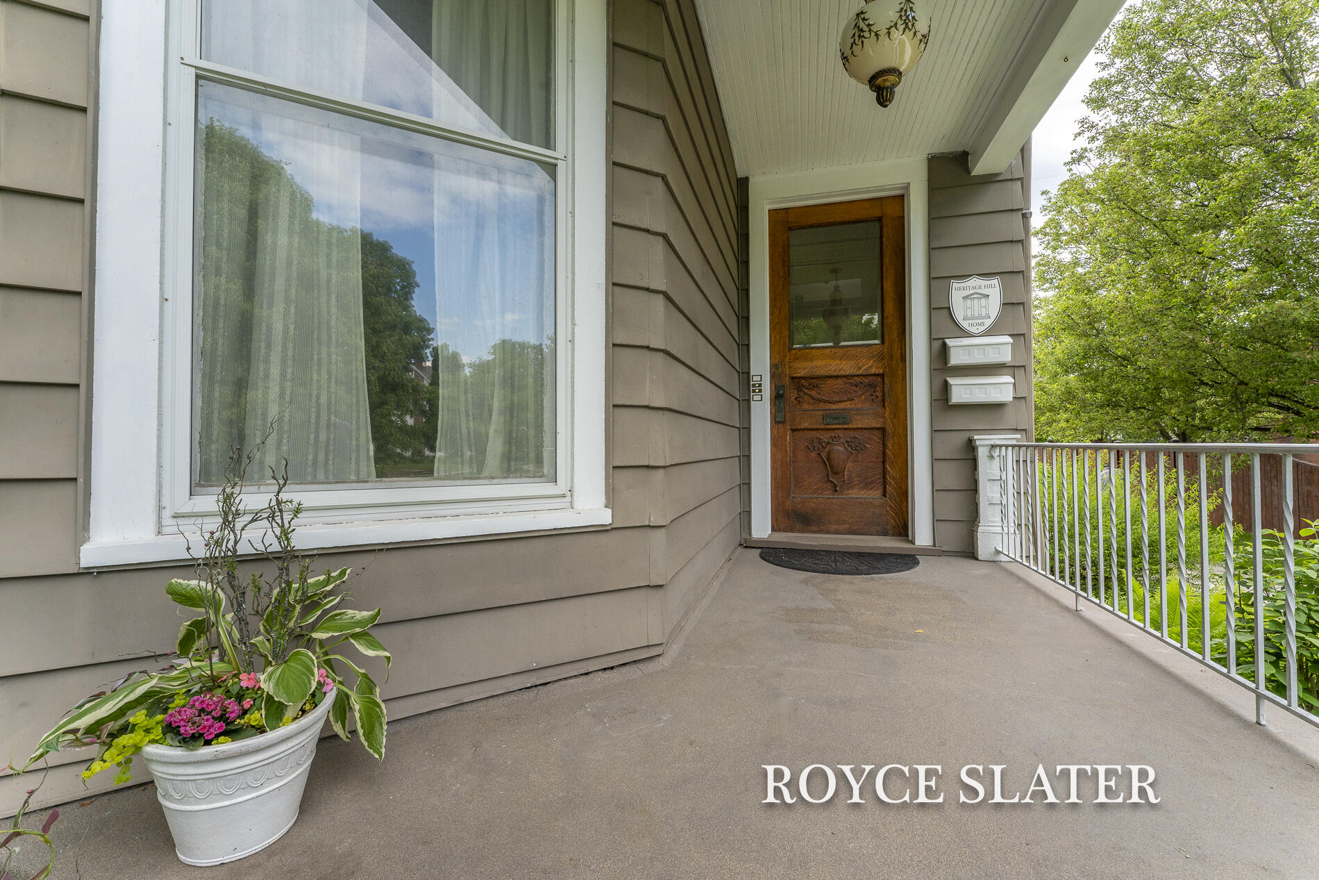 525 College Avenue SE