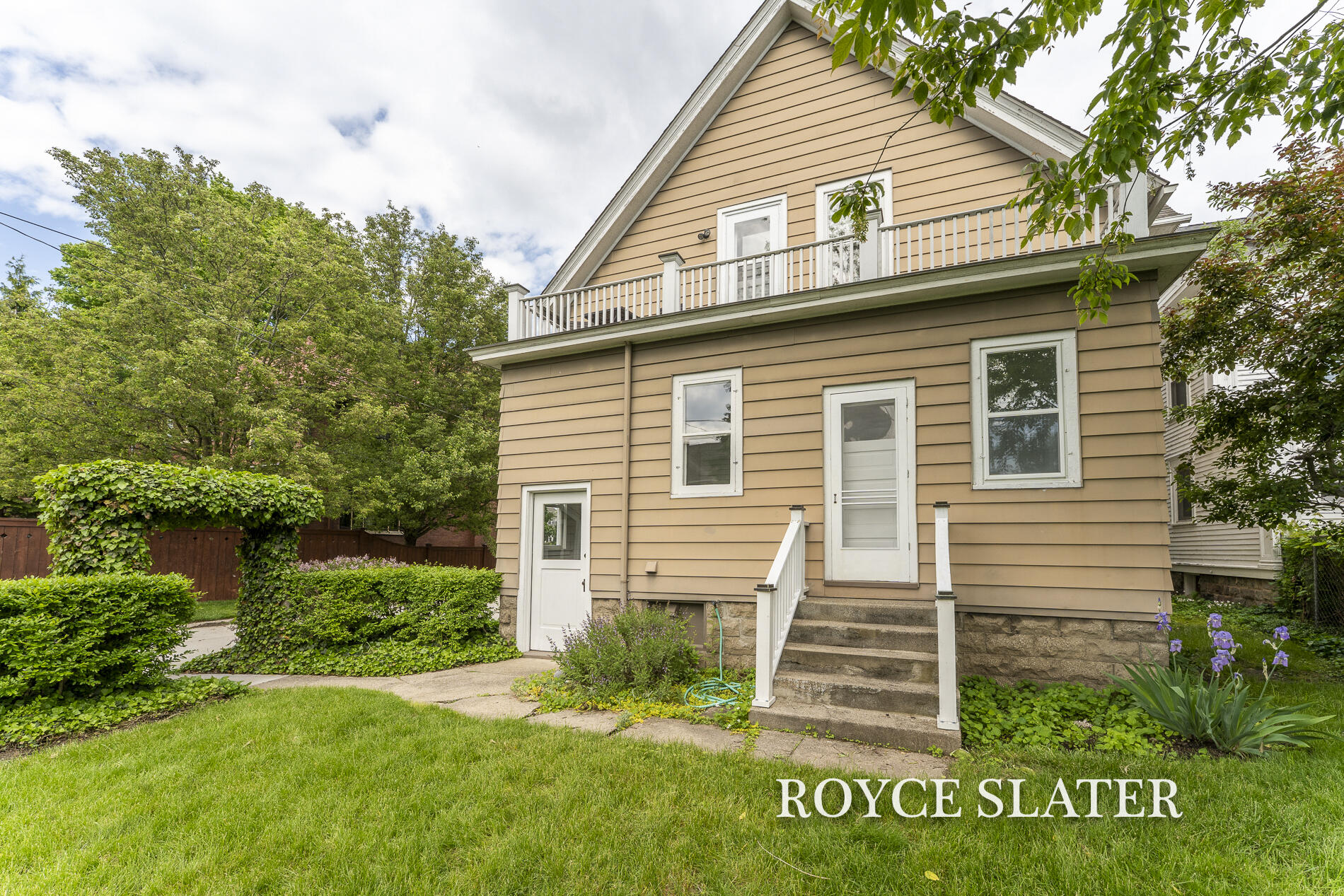 525 College Avenue SE