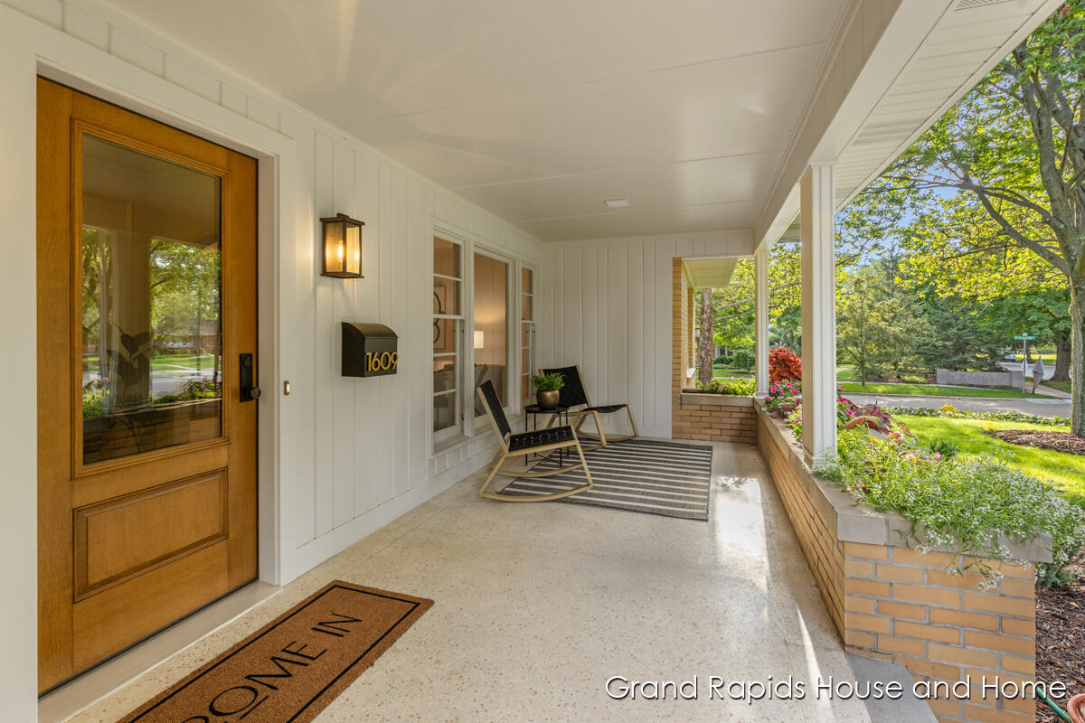 1609 Seminole Road SE