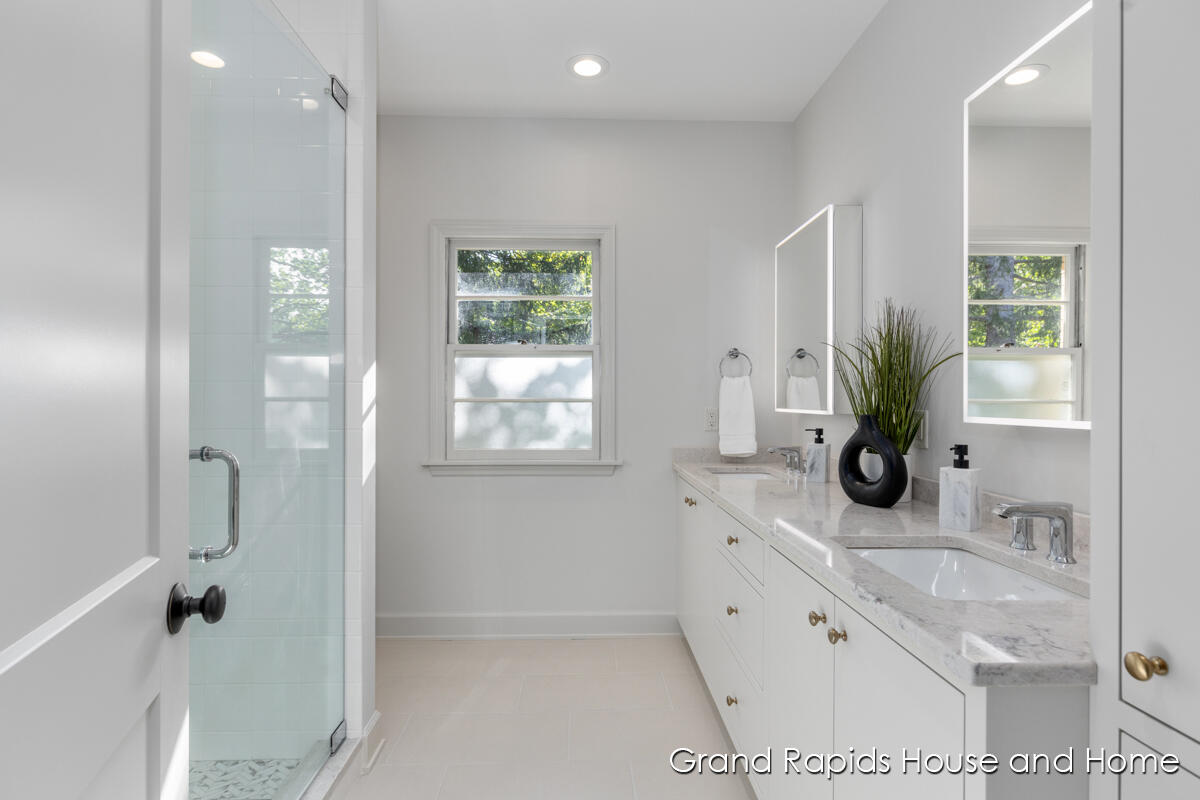 1609 Seminole Road SE