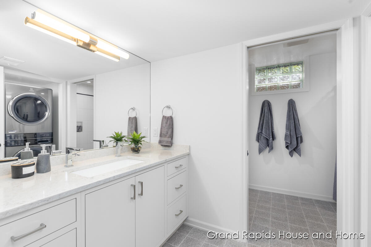 1609 Seminole Road SE
