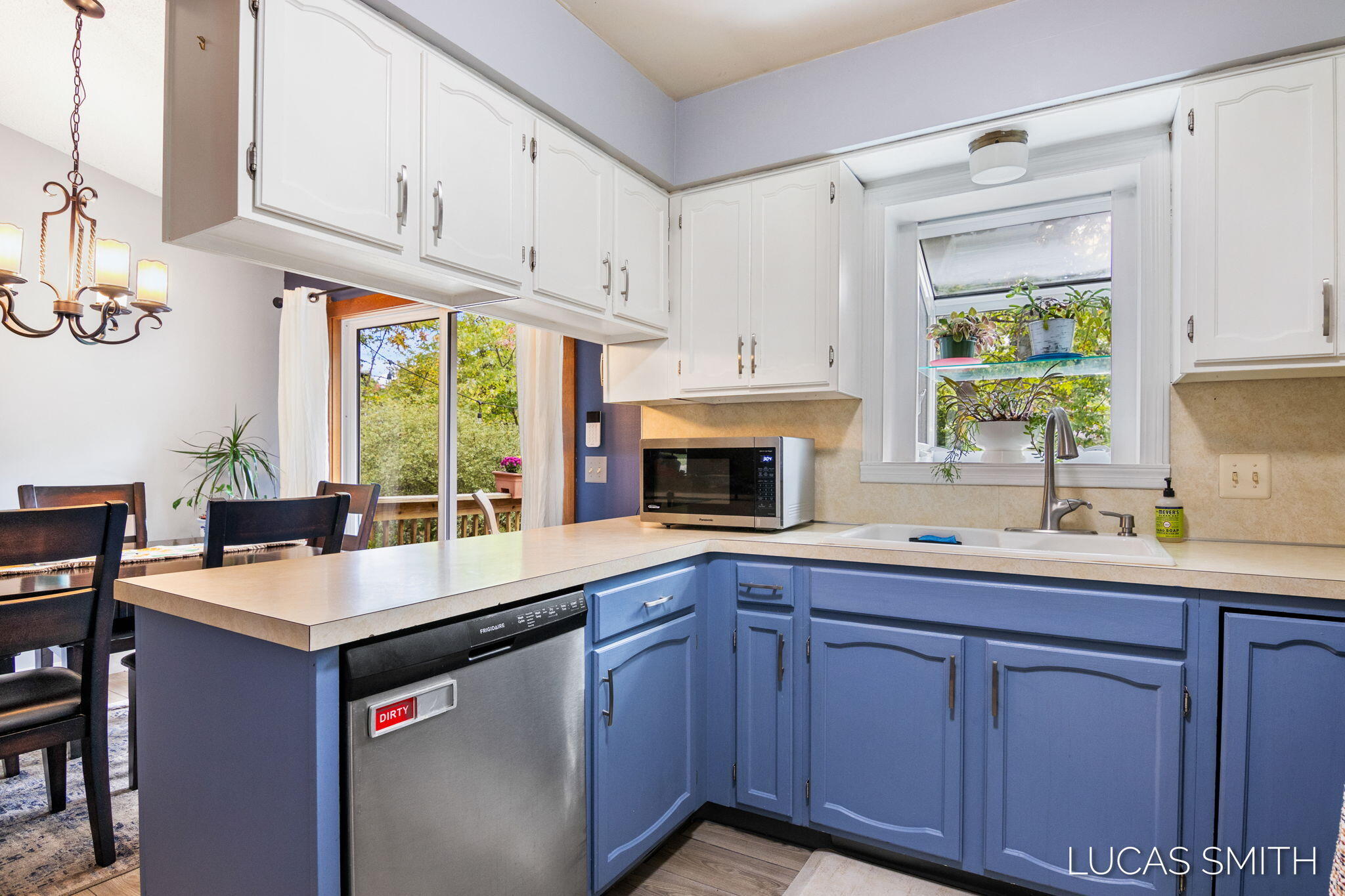 4256 W Grand Boulevard NW