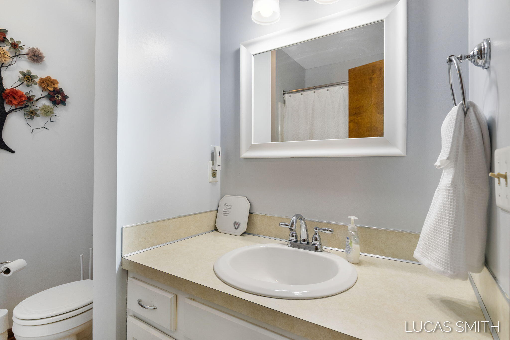 4256 W Grand Boulevard NW