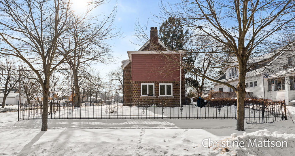 1045 W Dale Avenue